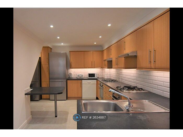 8 Bedroom Semi-detached House To Rent In Granby Gardens, Reading, RG1