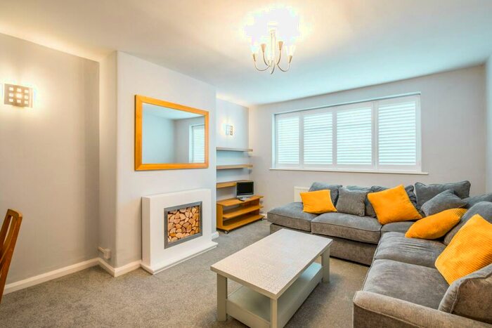 3 Bedroom Apartment To Rent In Ballbrook Court, Wilmslow Road, Didsbury, M20