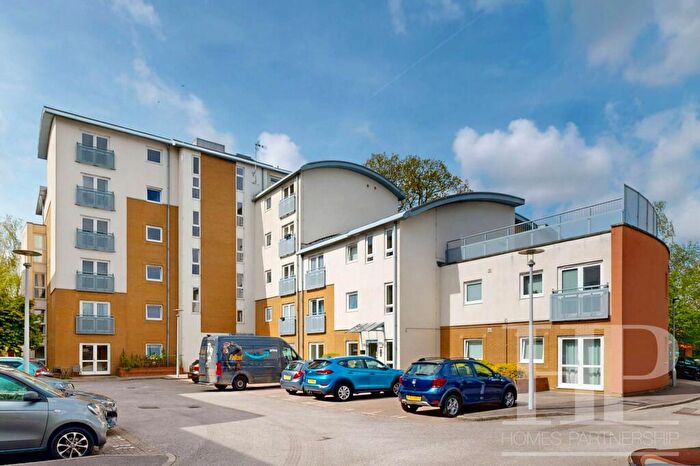 2 Bedroom Flat To Rent In Trafalgar Gardens, Daniels House Trafalgar Gardens, RH10