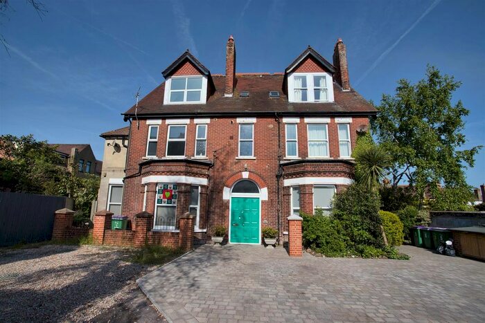 1 Bedroom Flat To Rent In Limes Road, Folkestone, CT19