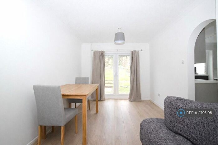 3 Bedroom Semi Detached House To Rent In Hurstwood, Chatham, ME5