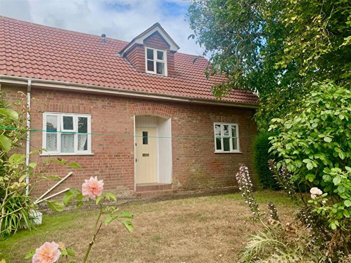 2 Bedroom Detached House To Rent In White Street, West Lavington, SN10