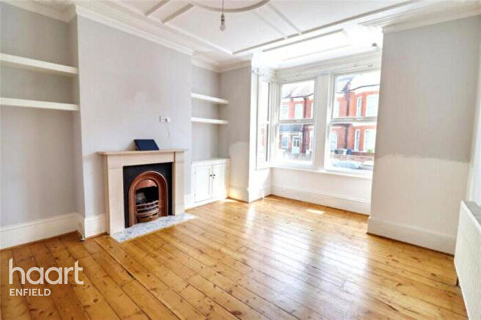 2 Bedroom Apartment To Rent In Churchfield Avenue, London, N12