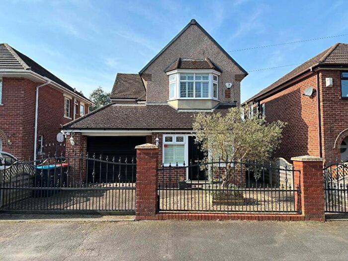 3 Bedroom Detached House For Sale In Park Drive, Whitby, CH65