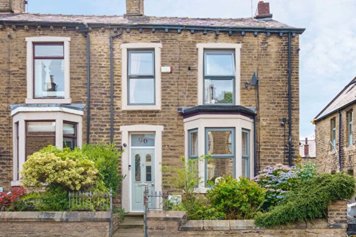 3 Bedroom End Of Terrace House For Sale In St. Marys Road, Glossop, SK13