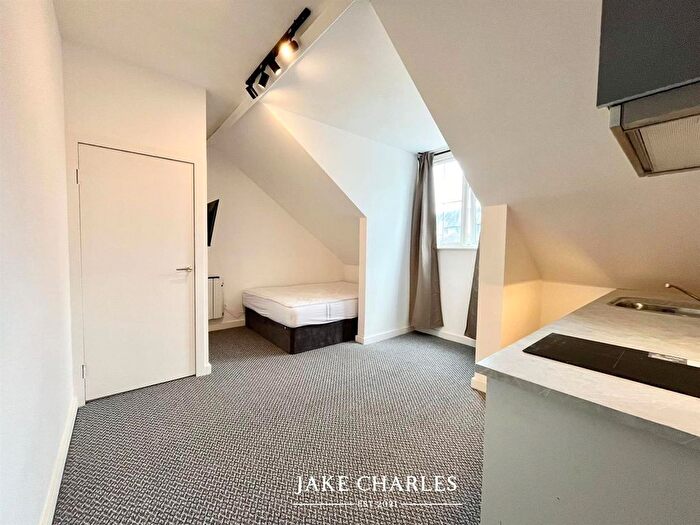 Studio To Rent In Bond Street, London, W5