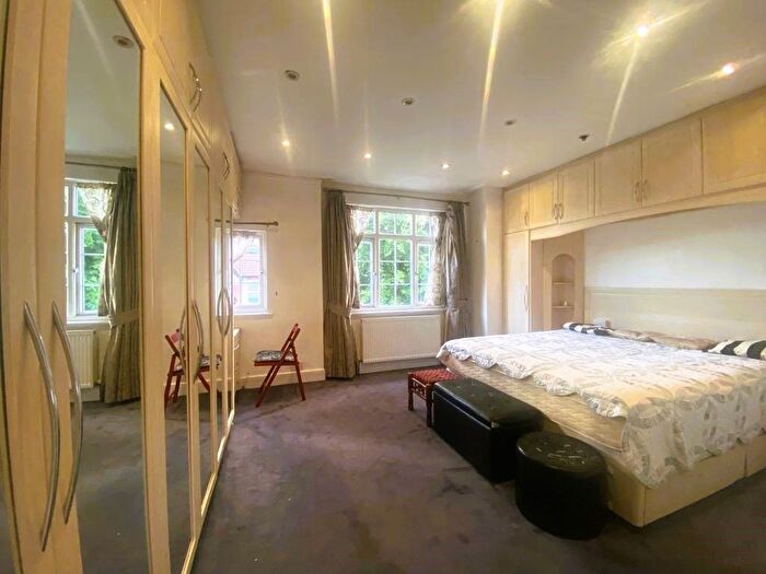 4 Bedroom Semi-Detached House To Rent In Gassiot Road, London, SW17