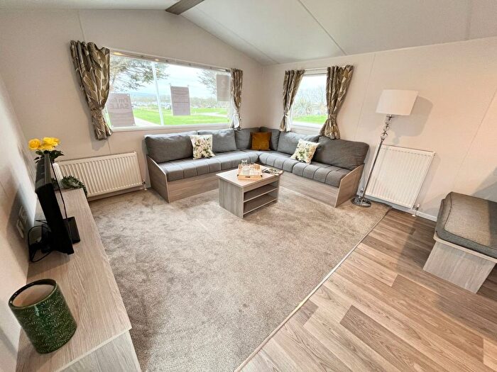 2 Bedroom Mobile/park Home For Sale In Crantock, Newquay, TR8