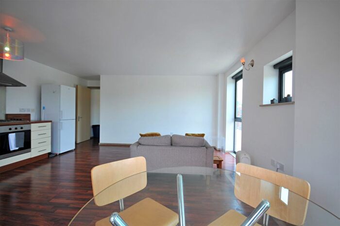 1 Bedroom Flat To Rent In Chapel Street, Salford, M3
