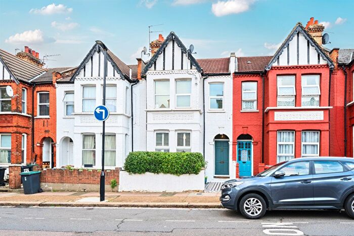 2 Bedroom Flat For Sale In Mount Pleasant Road, London, N17