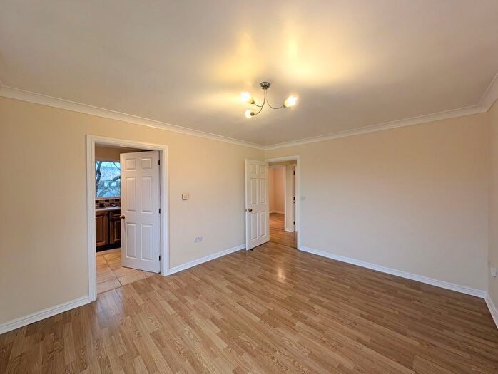 2 Bedroom Flat To Rent In Oast House Croft, Robin Hood, Wakefield, West Yorkshire, WF3