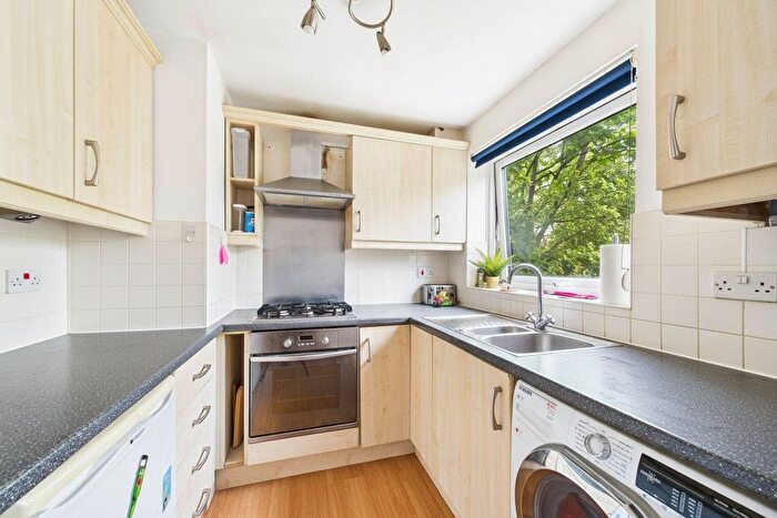 2 Bedroom Maisonette To Rent In Fernley Court, Maidenhead, Berkshire, SL6