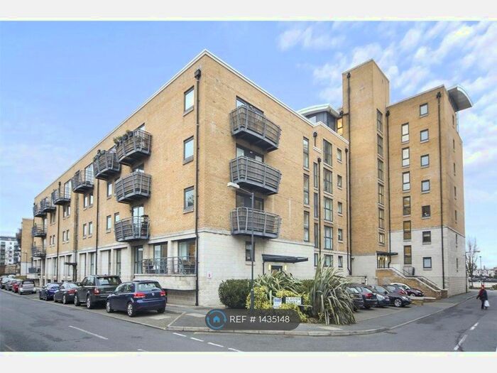 2 Bedroom Flat To Rent In Thistley Court, London, SE8