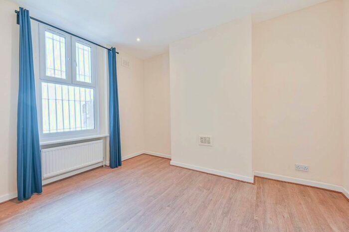2 Bedroom Flat To Rent In North Pole Road, North Kensington, London, W10