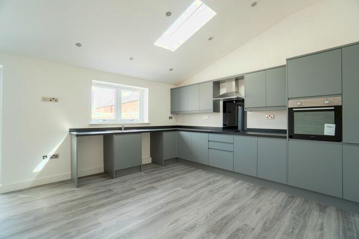 2 Bedroom Flat To Rent In Greenhill Lane, Riddings, DE55