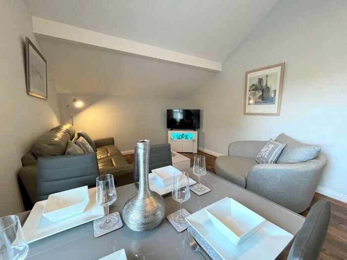 2 Bedroom Flat To Rent In - Half Edge Lane, Eccles, Manchester, M30