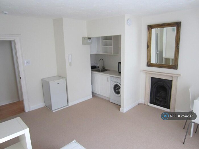 Studio To Rent In Wetherell Place, Bristol, BS8