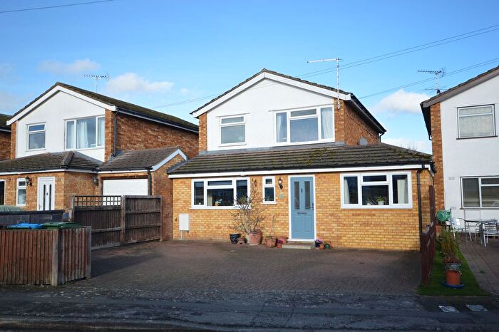 4 Bedroom Detached House For Sale In Stokes Lane, Haddenham, HP17