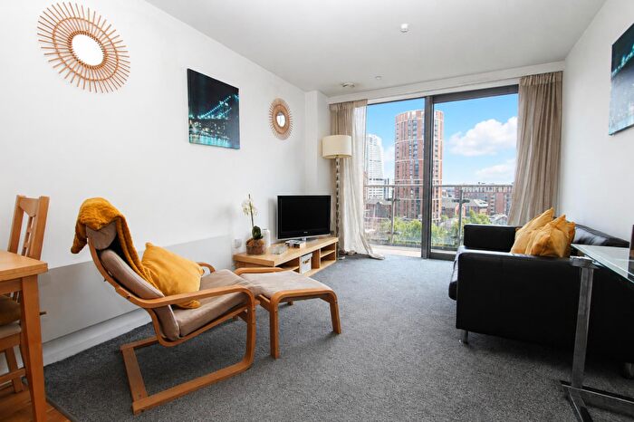 2 Bedroom Flat To Rent In Whitehall Quay, Leeds, LS1