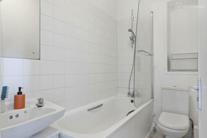 1 Bedroom Apartment For Sale In Southgate Road, De Beauvoir, London, N1