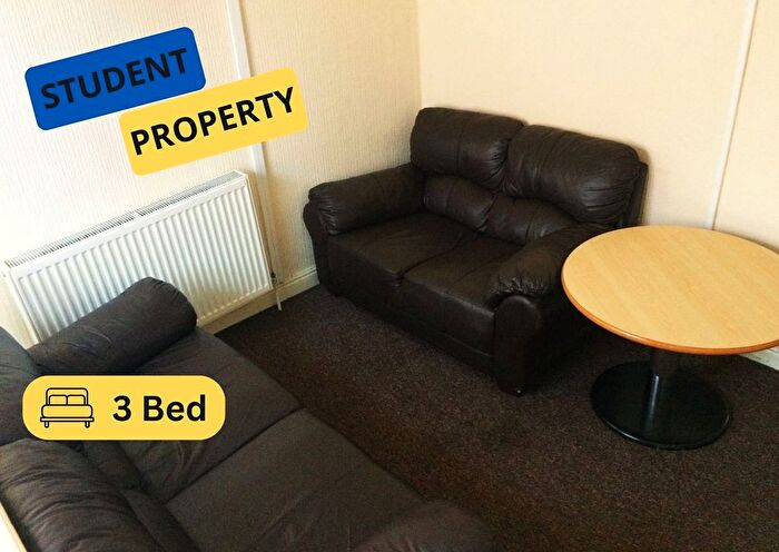 3 Bedroom Flat To Rent In Boughey Road, Stoke-On-Trent, ST4
