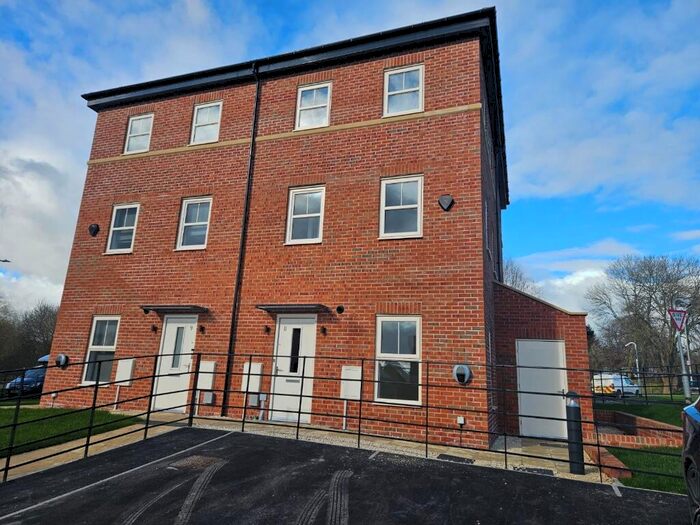 2 Bedroom Town House To Rent In Kirkham Crescent, Leeds, West Yorkshire, LS14