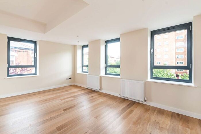 1 Bedroom Flat To Rent In Cowthorpe Road, Vauxhall, London, SW8