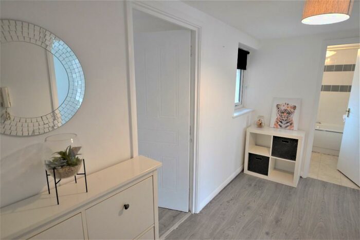 1 Bedroom Flat To Rent In Varcoe Road, London, SE16