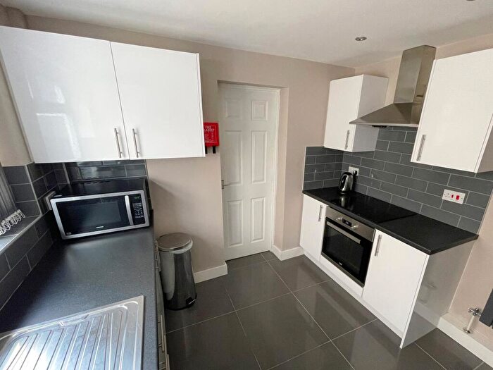 1 Bedroom House To Rent In Empress Road, L7