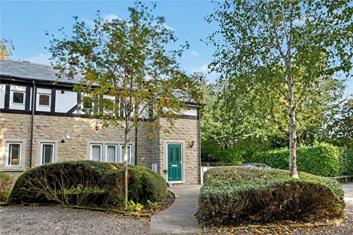 2 Bedroom Apartment For Sale In Tudor Apartments, Oakwood Grove, Leeds, LS8