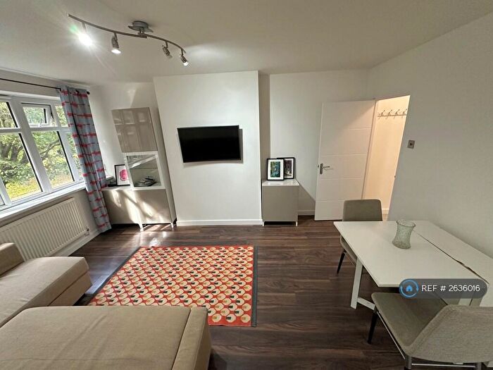 1 Bedroom Flat To Rent In Harling Court, London, SW11