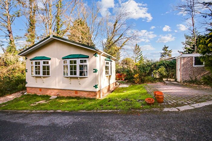 1 Bedroom Mobile/park Home For Sale In Turners Hill Park, Turners Hill, RH10