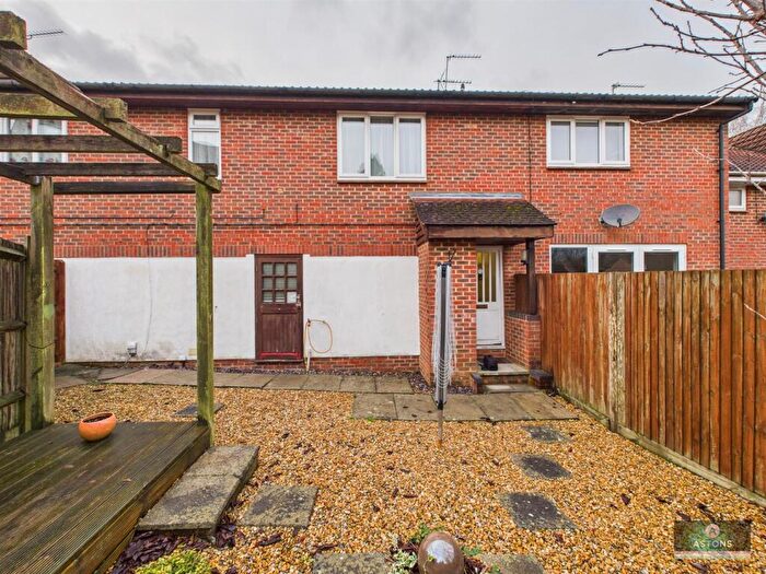 2 Bedroom Maisonette To Rent In Leybourne Close, Tollgate Hill, RH11