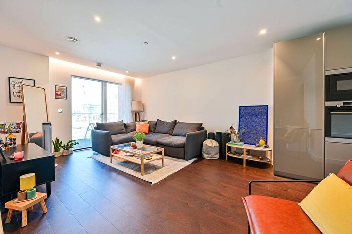 2 Bedroom Flat To Rent In Lanchester Way, Vauxhall, SW11