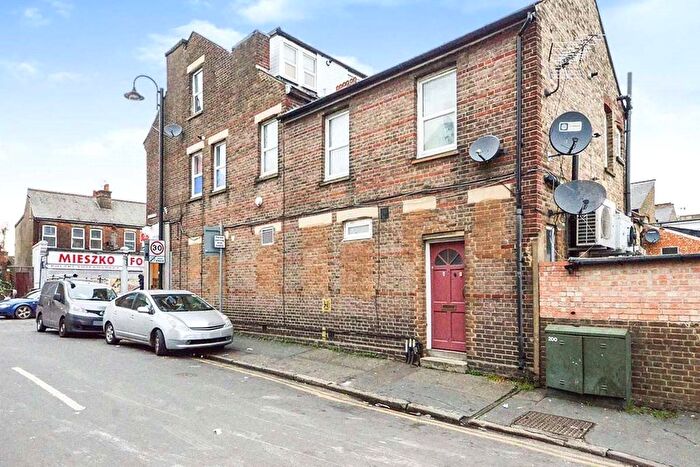 1 Bedroom Flat To Rent In St. Albans Road, Watford, Hertfordshire, WD24