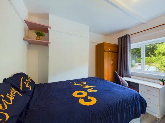 5 Bedroom Semi-Detached House To Rent In Upper Bevendean Avenue, Brighton, BN2