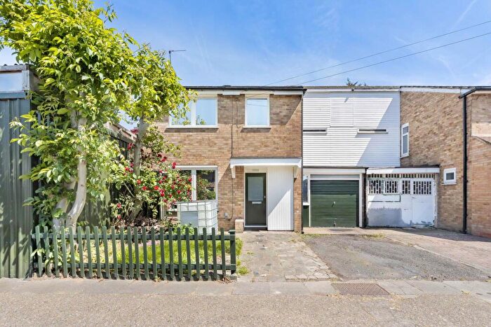 4 Bedroom Semi-Detached House For Sale In Brettenham Road, N18