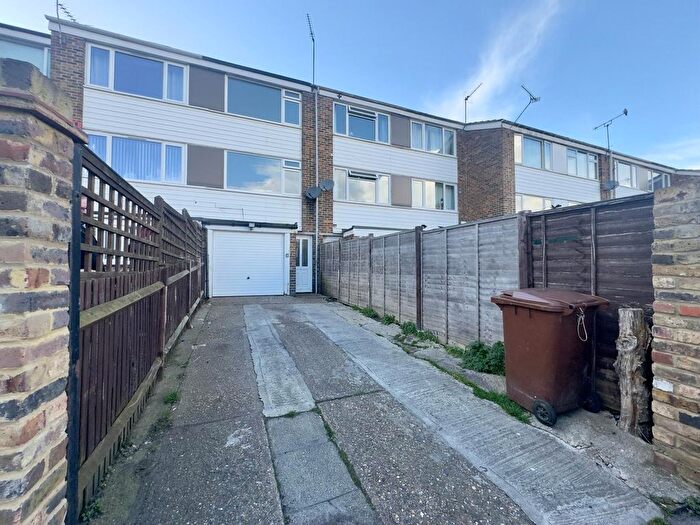 3 Bedroom Town House To Rent In Church Mews, Rainham, Gillingham, ME8