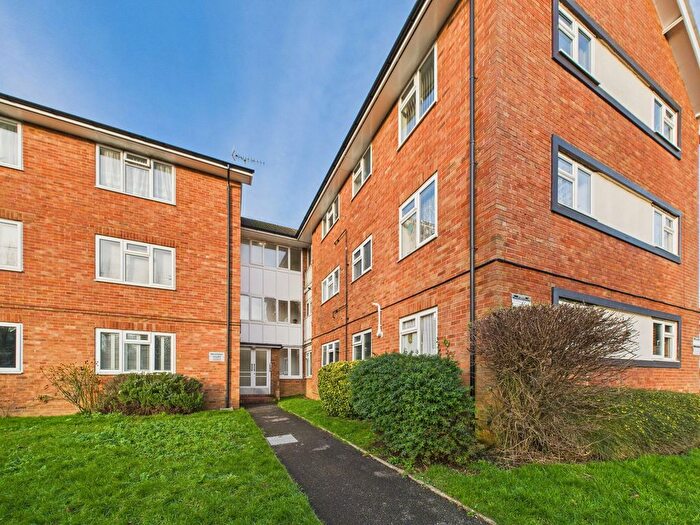 2 Bedroom Flat For Sale In Meadway Court, The Boulevard, Worthing, BN13