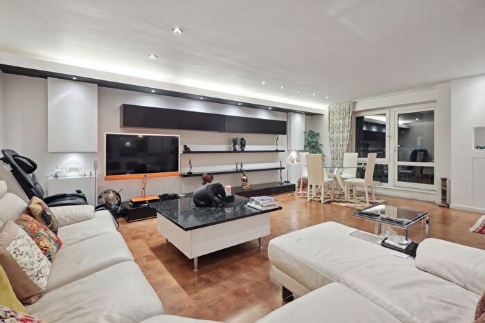 2 Bedroom Flat To Rent In Warren House, Beckford Close, W14