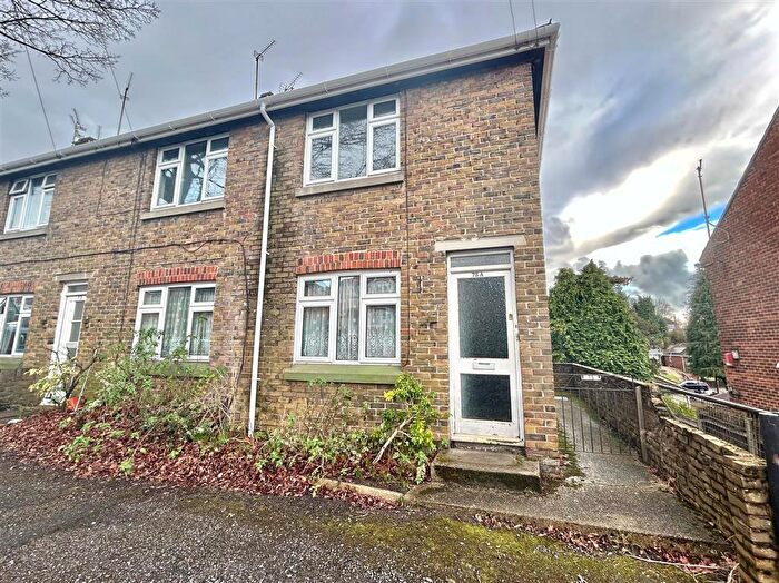 2 Bedroom Maisonette To Rent In Woodmill Lane, Southampton, SO18
