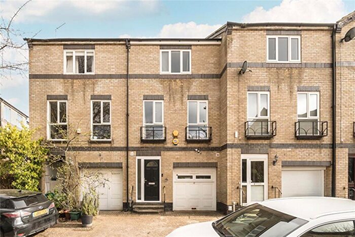 4 Bedroom Terraced House To Rent In Cookham Crescent, Rotherhithe, SE16