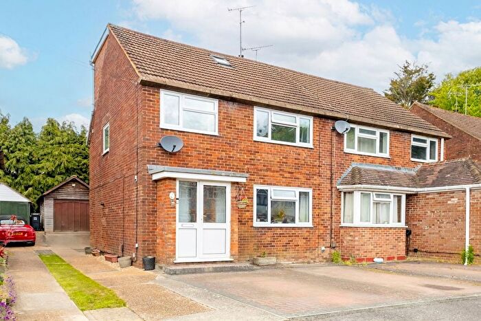 4 Bedroom Semi-Detached House For Sale In Willow Tree Close, Willesborough, TN24