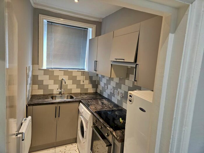 Studio To Rent In Clifford Road, London, SE25