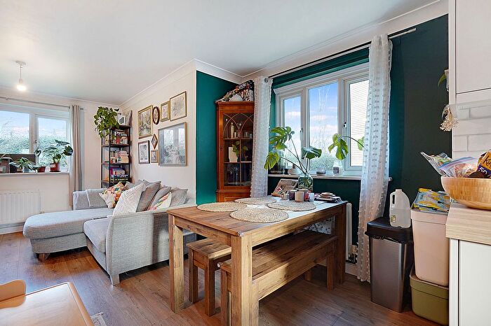 2 Bedroom Flat For Sale In Sherwood Avenue, Larkfield, ME20