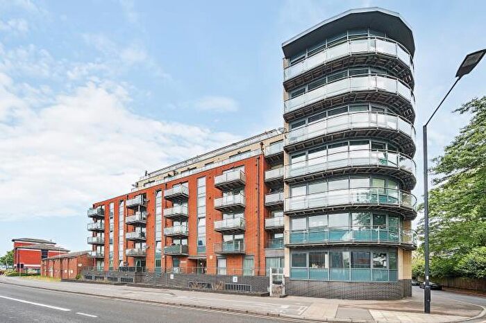 2 Bedroom Apartment For Sale In Bath Road, Slough, SL1