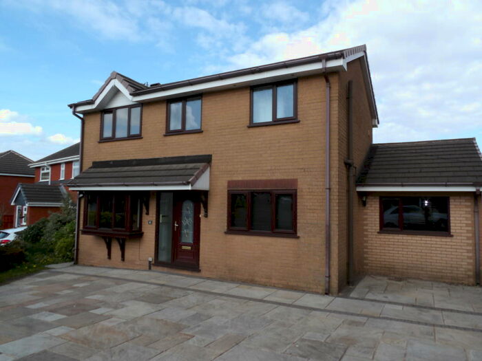 3 Bedroom Detached House To Rent In Alderney Close, BB2