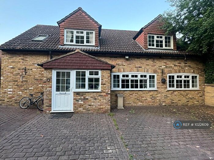 5 Bedroom Detached House To Rent In Darenth Hill, Dartford, DA2