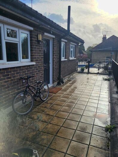 2 Bedroom Apartment To Rent In High Road, Byfleet, KT14