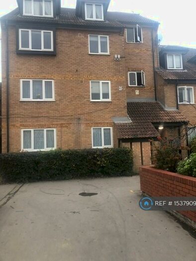 1 Bedroom Flat To Rent In Springwood Crescent, Edgware, HA8